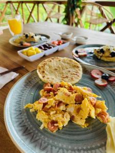 a plate of breakfast food on a table at Eco Glamping Cordillera in Buenavista