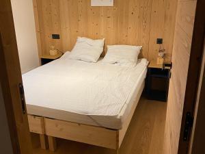 a bed with white sheets and pillows in a room at Appartement charmant au pied des pistes avec balcon et parking - FR-1-692-93 in La Chapelle-dʼAbondance +3 photos