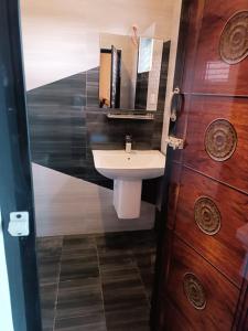 Vannituba majutusasutuses Rose Garden Enclave for Families & Executives