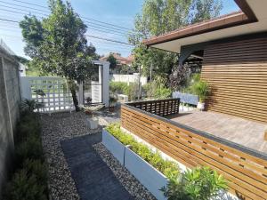 Κήπος έξω από το Soi9 poshtel