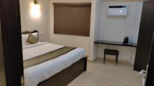En eller flere senge i et værelse på Hotel RD Heritage Rajgir