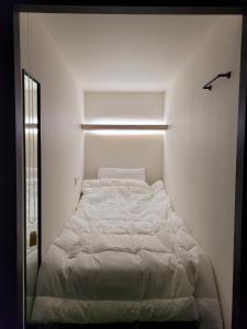 Postel nebo postele na pokoji v ubytování KOZAYO Hongdae Hostel