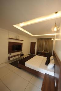 A bed or beds in a room at jungle view resort