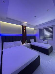 Letto o letti in una camera di Central Block Inn