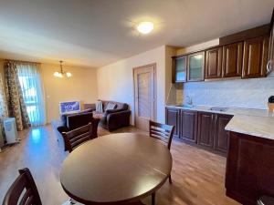 Η κουζίνα ή μικρή κουζίνα στο Private Apartments next to Bellevue Residence