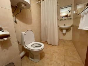 Ένα μπάνιο στο Private Apartments next to Bellevue Residence +19 φωτογραφίες