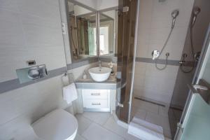 A bathroom at Németh Apartmanok