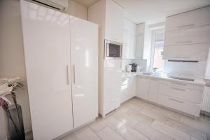 A kitchen or kitchenette at Németh Apartmanok