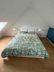 מיטה או מיטות בחדר ב-Chez Miquel-Anges, location meublée et indépendante