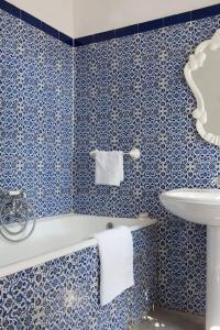 a blue and white bathroom with a sink and a tub at Tolila Sidi Bou Said, grande terrasse avec vue in Sidi Bou Saïd