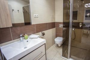 A bathroom at Németh Apartmanok