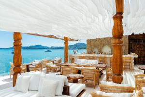 a restaurant with a view of the ocean at Zazen Boutique Resort & Spa in Bophut