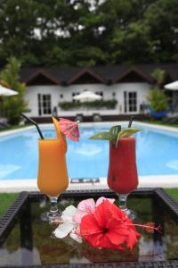 Swimming pool sa o malapit sa Sunz en Coron Resort