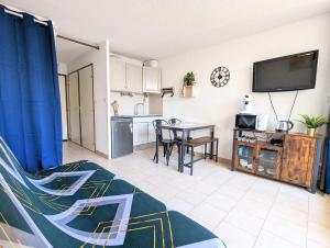 Kuchyňa alebo kuchynka v ubytovaní Appartement au CALME + parking