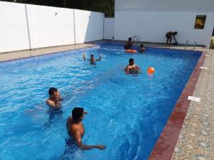 Bazén v ubytování Mohana Beach Resorts Mandarmani nebo v jeho okolí
