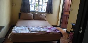Postel nebo postele na pokoji v ubytování P.L.P Guesthouse - Mae Hong Son