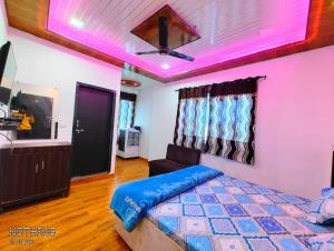 a bedroom with a bed and a pink ceiling at Hotel Unnat Shree. in Pachmarhī