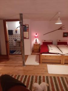 Rúm í herbergi á Moomooland