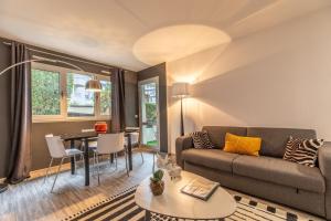 a living room with a couch and a table at F2 "Paris Jaude " Clermont Fd in Clermont-Ferrand