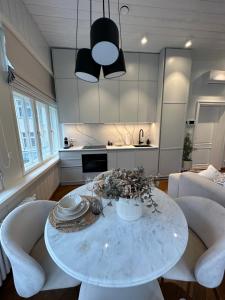 a living room with a white table and chairs at Luxurious Vallikraavi apartment with Sauna, free parking in Tartu