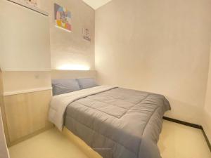 a small bedroom with a bed in a room at GKH A-2 by Asri Kusuma Villa in Batu