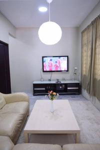 TV a/nebo společenská místnost v ubytování Bungalow with Private pool at Kajang Sg Chua