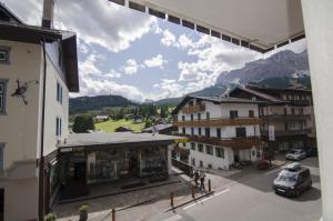 a view from a building in a town with mountains at Accogliente appartamento in Corso Italia in Cortina dʼAmpezzo