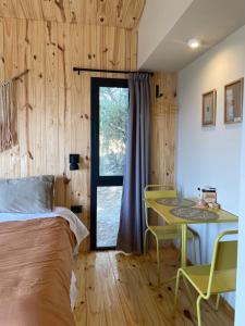 En eller flere senge i et værelse på Finca Granero + 21 billeder