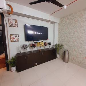 TV a/nebo společenská místnost v ubytování Homestay Ac Dormitory