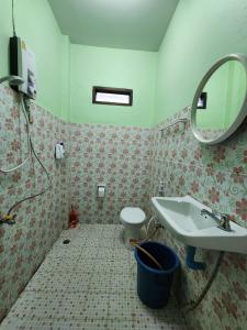 Koupelna v ubytování Jaaoo Homestay Betong - จ๊ะโอ๋โฮมสเตย์