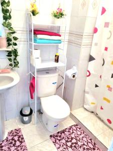 a bathroom with a toilet and a sink at Mi mini estudio 2 in Rabat