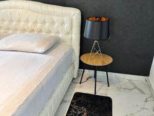 Postel nebo postele na pokoji v ubytování Apartman sa jakuzijem