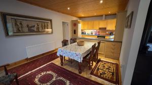 Dapur atau dapur kecil di Aherlow Valley Hideaway