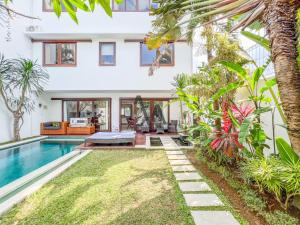 Bazén v ubytování Villa Alamanda Canggu Bali nebo v jeho okolí