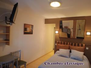 A bed or beds in a room at Hôtel Résidence Bergara