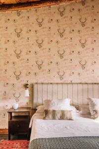 A bed or beds in a room at Finca La Cruz de Piedra