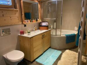 Foto sihtkohas Verbier asuva majutusasutuse B&B rooms within a modern family chalet with direct access to ski area in Verbier galeriist