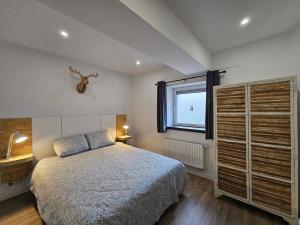 Ein Bett oder Betten in einem Zimmer der Unterkunft Appart'Hôtel Trazegnies