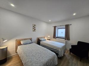 Ein Bett oder Betten in einem Zimmer der Unterkunft Appart'Hôtel Trazegnies