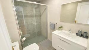 Ένα μπάνιο στο Apartamento Las Rozas centro con Parking incluido