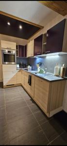 a kitchen with a sink and a microwave at Appartement Les Salines in Roche