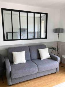 Khu vực ghế ngồi tại Le Daumesnil Apartment + Balcon 2BR 4/6peoples +14 ảnh