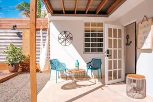 a patio with chairs and a table and a door at Casona Apt 3 @ Ocean Park / 3 min Walk to Beach - Nuevo in San Juan