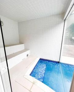 Bazen u objektu house with swimmingpool, sauna and games room. ili u blizini