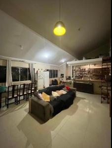 Khu vực ghế ngồi tại Quarto Suíte Hostel