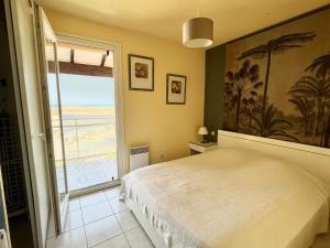 a bedroom with a bed and a view of the ocean at Barcaresa-Villa Vue Mer Accès Direct Plage - Piscine in Le Barcarès +73 photos