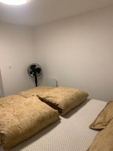 two beds sitting next to each other in a bedroom at Beautiful 2 rooms apartment in kløfta in Klofta