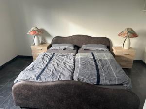 Postel nebo postele na pokoji v ubytování Wiehengebirgs Fernblick App1