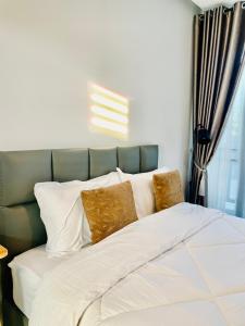 Sky View Home and Hostel Chiangmai客房内的一张或多张床位