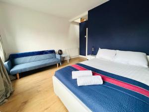 Tempat tidur dalam kamar di Elegant House in Stratford